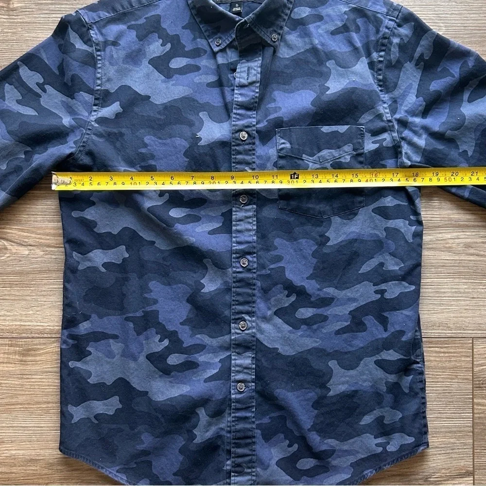 Banana Republic | Luxe Flannel Blue Camo Slim Fit Button Down Shirt (Small)